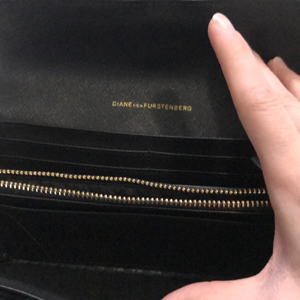 Diane Von Furstenberg black leather wallet - Picture 3 of 5